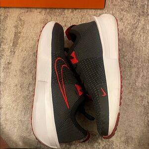 Nike Interact Run

Black/Red

Size 9

Worn 

Comes with box